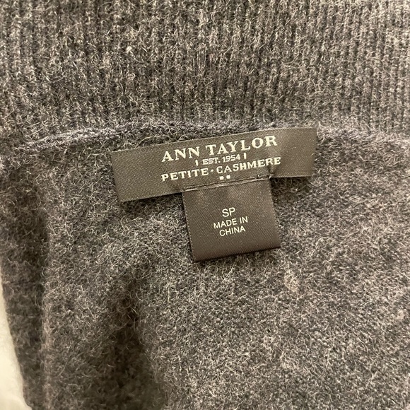 Charcoal Gray Ann Taylor 100% cashmere turtleneck. Size SP. - Picture 3 of 4